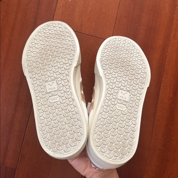 Veja Recife Triple-Grip Bicolor Sneakers White Sneakers with Gold Details - Picture 5 of 5